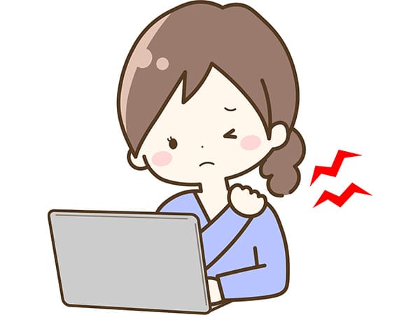 肩が凝っているデスクワーク女性